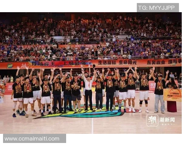 杭州足球队精英赛点评团队协作表现分析与启示